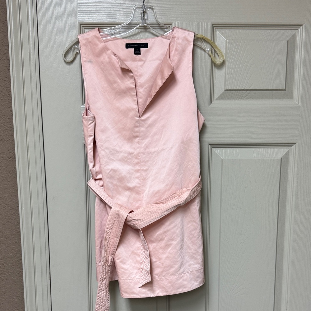 Banana Republic light peach tie top